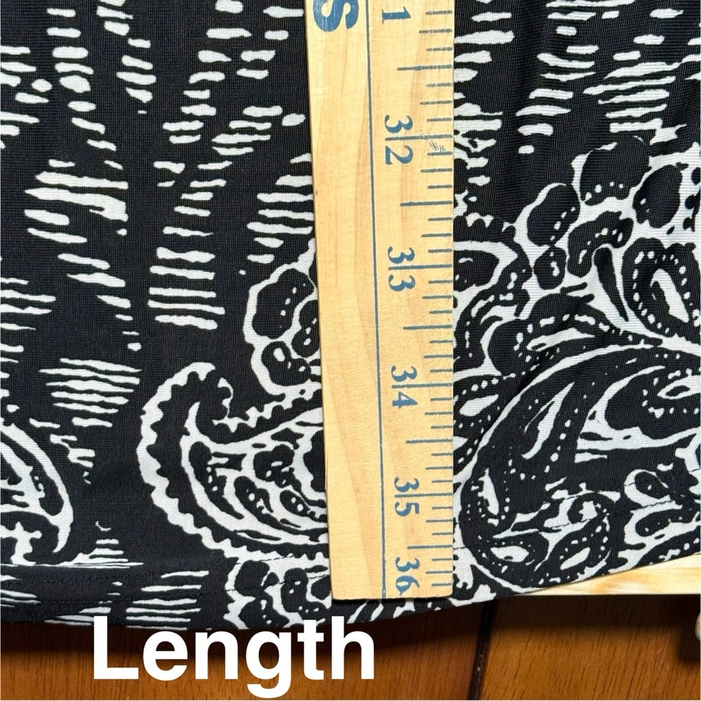 Elegant Black and White Print Dress - Picture 8 of 11
